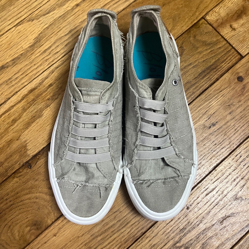 Blowfish Malibu Gray Canvas Distressed Slip On Sneakers Size 6